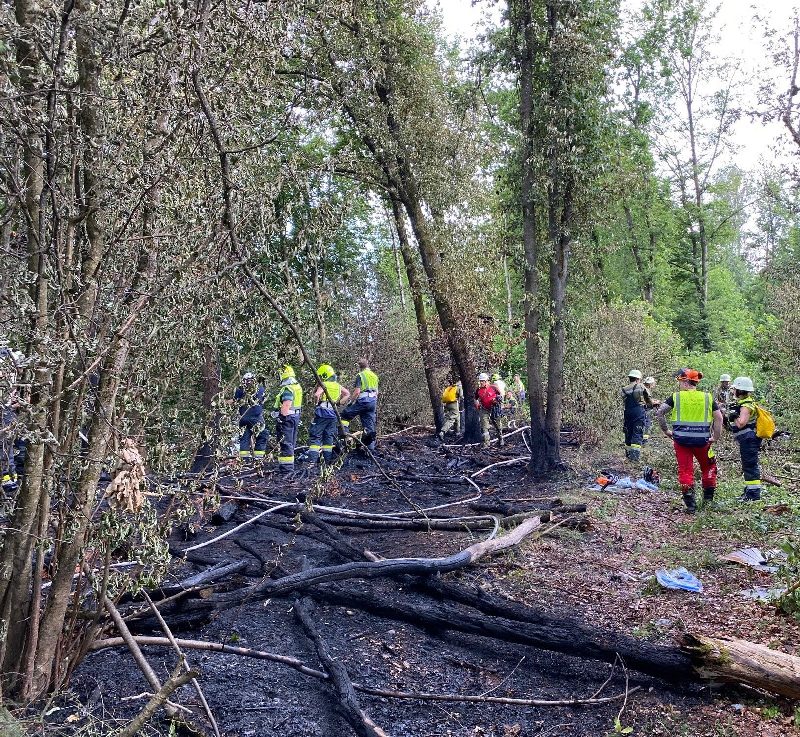 Waldbrand Drauschleife in Villach, Hubschrauber im Einsatz (Bild 1)